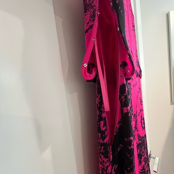 Halston -Elegant Pink and Black Dress size 8 NWOT - Picture 4 of 9